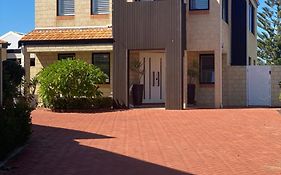 Hillarys Sea-View Panoramic Living